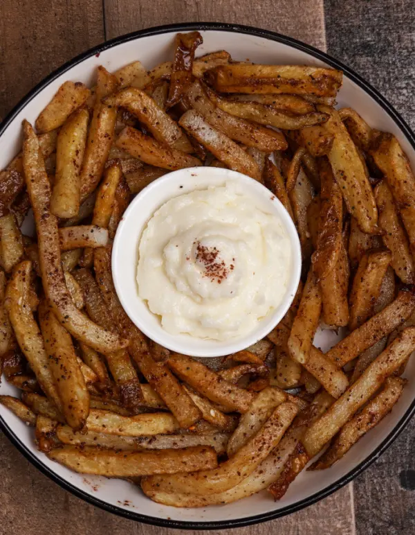 Phoenician fries with garlic dip